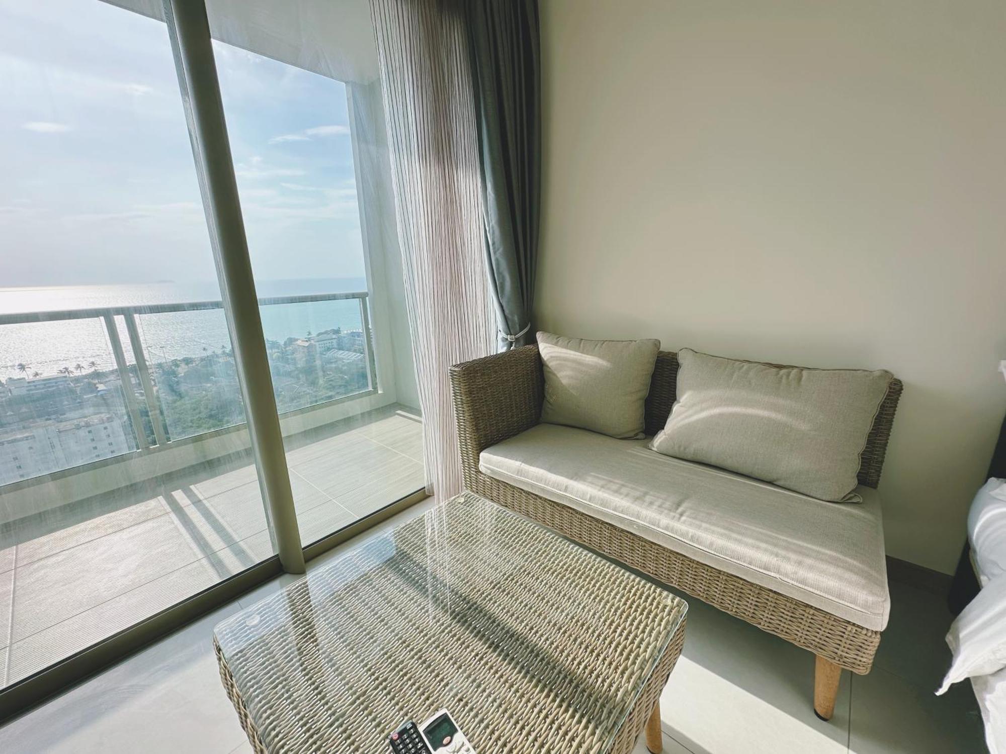 Riviera Jomtien By Daisy Pattaya 2 Apartment Luaran gambar