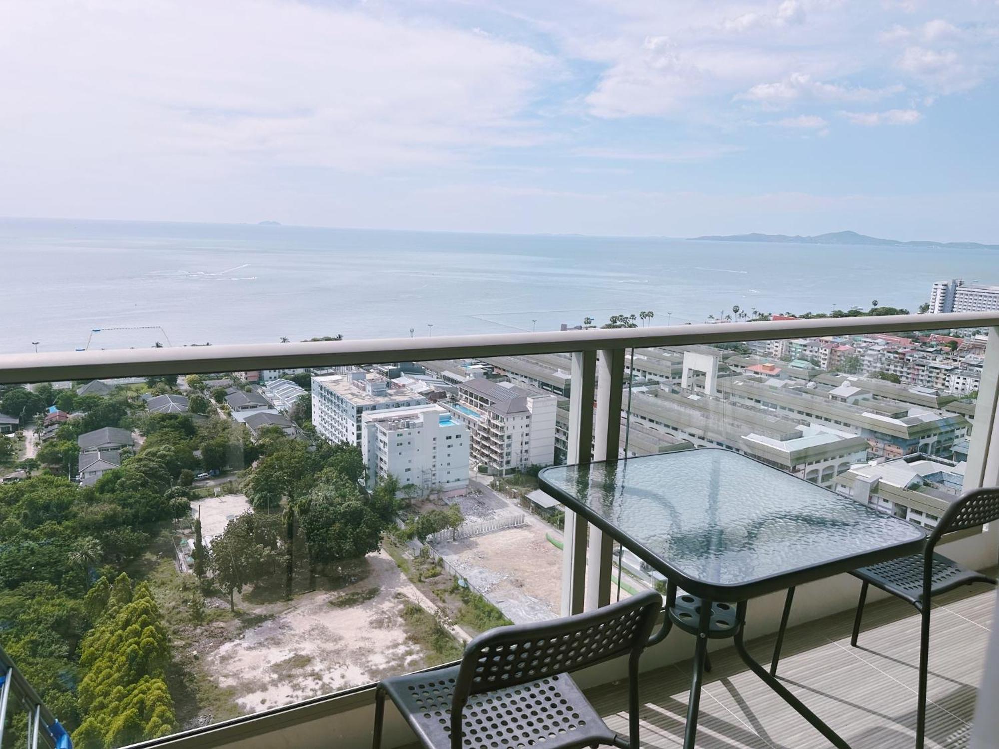 Riviera Jomtien By Daisy Pattaya 2 Apartment Luaran gambar