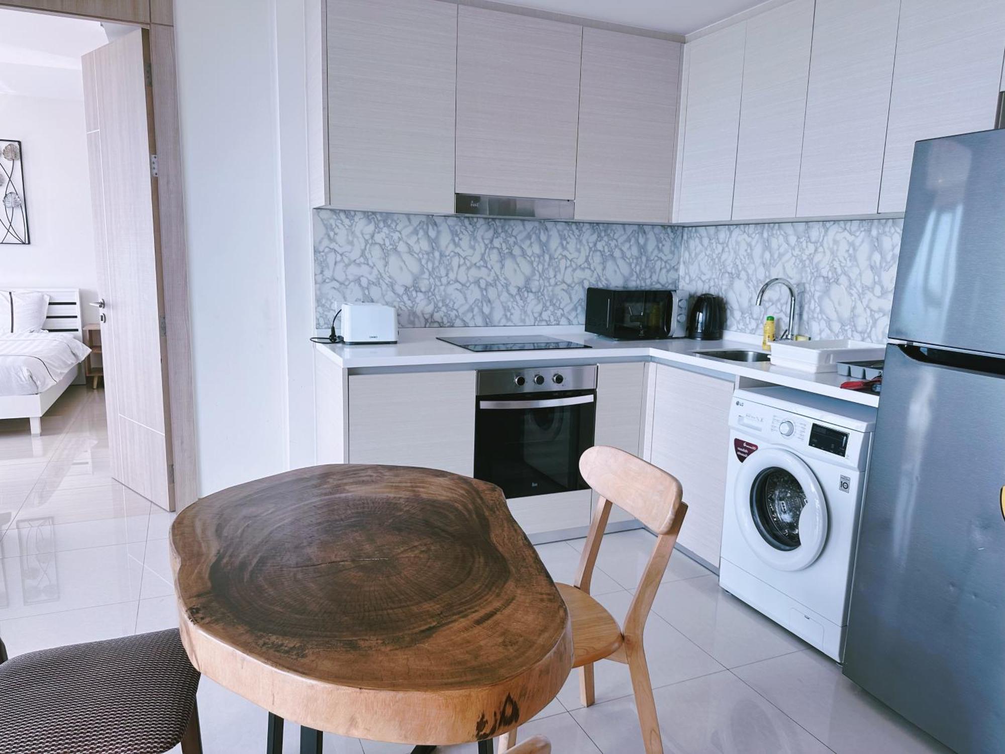 Riviera Jomtien By Daisy Pattaya 2 Apartment Luaran gambar